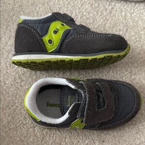 Saucony Kids' Gray and Green Sneakers gently worn size 5